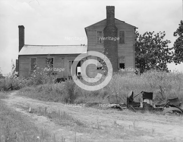 A plantation house decaying and now vacant, Greene County, Georgia, 1937. Creator: Dorothea Lange.