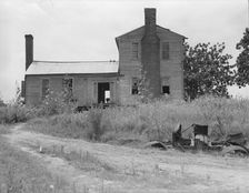 A plantation house decaying and now vacant, Greene County, Georgia, 1937. Creator: Dorothea Lange
