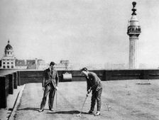 A putting green on the roof of Adelaide House, near London Bridge, London, 1926-1927