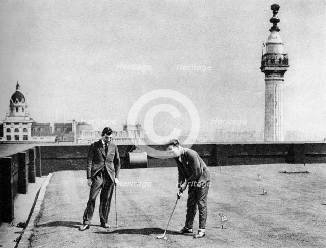 A putting green on the roof of Adelaide House, near London Bridge, London, 1926-1927. Artist: Unknown