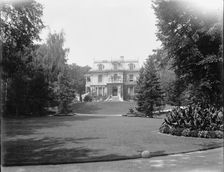 A residence on Sherwood Ave. (i.e. Crescent), Montreal, between 1900 and 1906. Creator: William H. Jackson