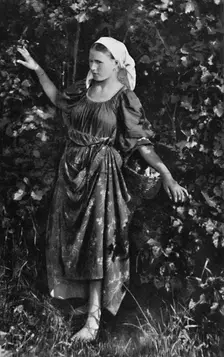 A Russian peasant girl, 1912. Artist: J Daziaro