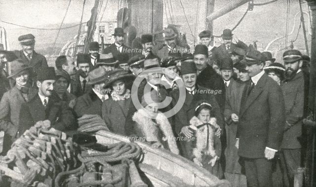 'A Salonique; L'arrivee a Toulon des consuls arretes, de leurs familles et du...', 1916 (1924) Creator: Unknown.