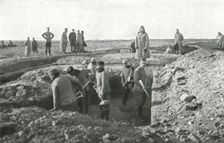 'A Salonique; La ville et le camp de Salonique sont mis immediatement en etat de defense 1916. Creator: Unknown