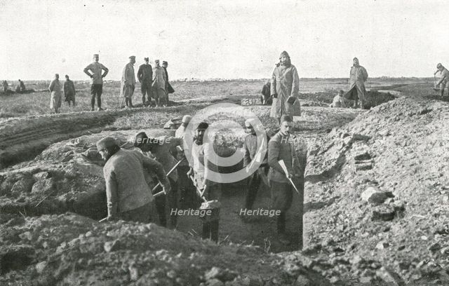 ''A Salonique; La ville et le camp de Salonique sont mis immediatement en etat de defense', 1916. Creator: Unknown.