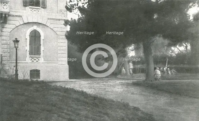 'A Salonique; Le meme jour, a la suite de cet acte d'hostilite, le general Sarrail..., 1916 (1924) Creator: Unknown.