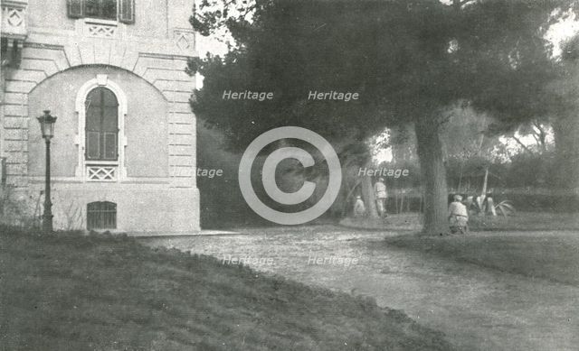 'A Salonique; Le meme jour, a la suite de cet acte d'hostilite, le general Sarrail..., 1916 (1924) Creator: Unknown.