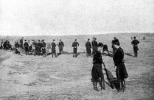 A Salonique; Miliciens cretois don’t la tenue toute noire est curieuse 1916. Creator: Unknown