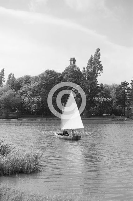 A small sailing boat on the River Thames, c1945-c1965. Artist: SW Rawlings