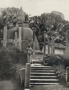 Ambatthala Dagoba in Mihintale, Ruhestatte der Reliquien des Mahinda, erbaut 275 v. Chr. 1926