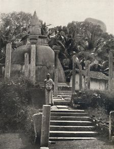 Ambatthala Dagoba in Mihintale, Ruhestatte der Reliquien des Mahinda, erbaut 275 v. Chr. 1926