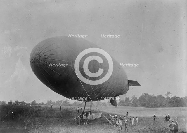 American dirigible, "blimp" type, between c1915 and c1920. Creator: Bain News Service.