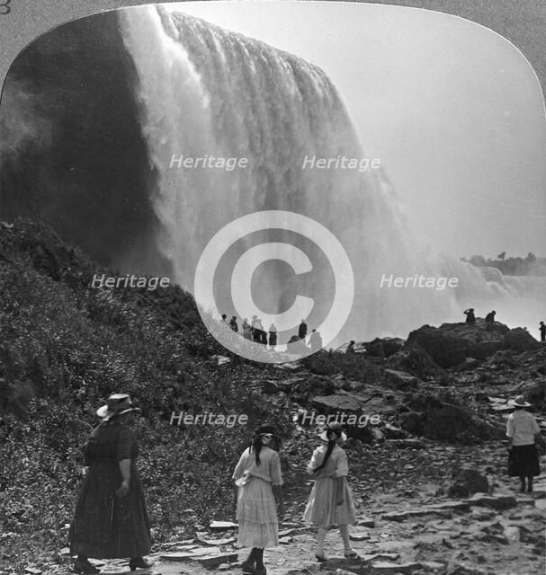 American Falls, Niagara Falls, New York, USA.Artist: Realistic Travels Publishers