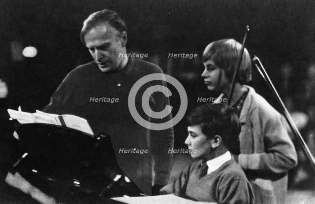American musician Yehudi Menuhin (1916-1999) instructing his son Jeremy. Artist: Unknown