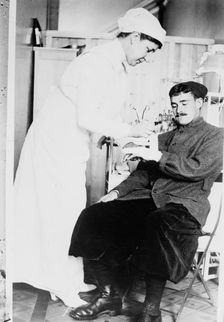 American Nurse, American ambulance, Paris, between 1914 and c1915. Creator: Bain News Service