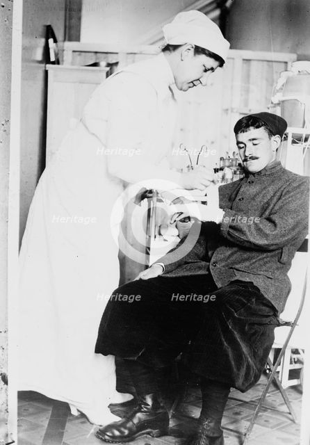 American Nurse, American ambulance, Paris, between 1914 and c1915. Creator: Bain News Service.
