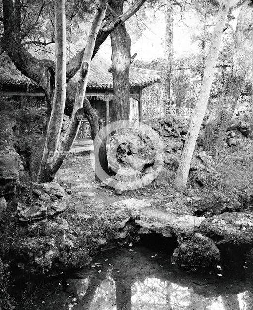 Amoy (Xiamen), Fukien province, China: a temple, 1870/1871. Creator: John Thomson.
