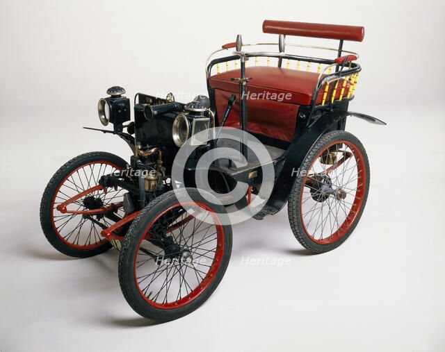 An 1899 Renault 1.75hp. Artist: Unknown
