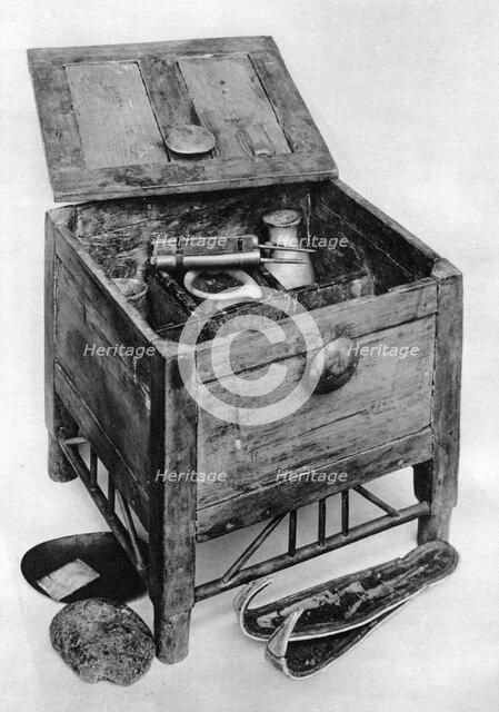 An Ancient Egyptian wooden toilet case, 1936. Artist: Unknown