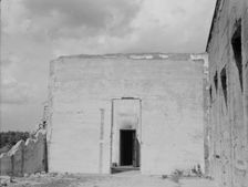 An abandoned lumber town, Fullerton, Louisiana, 1937. Creator: Dorothea Lange