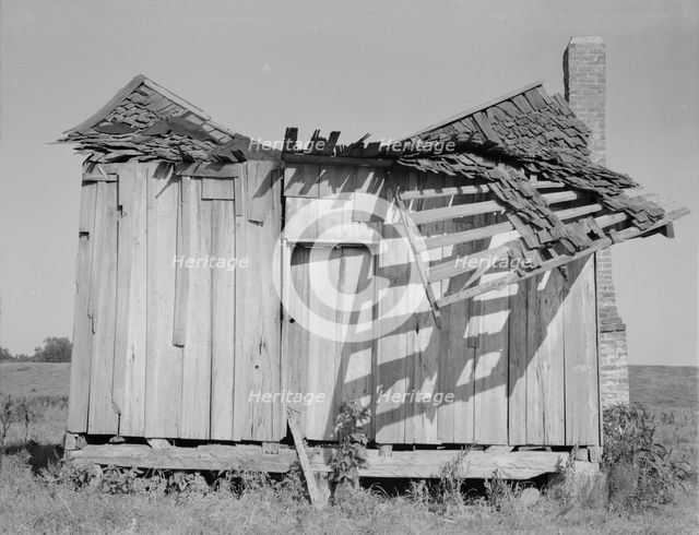 An abandoned tenant cabin of the Mississippi Delta, 1937. Creator: Dorothea Lange.