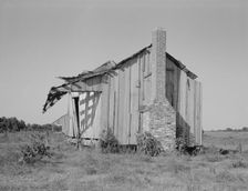 An abandoned tenant cabin of the Mississippi Delta, 1937. Creator: Dorothea Lange