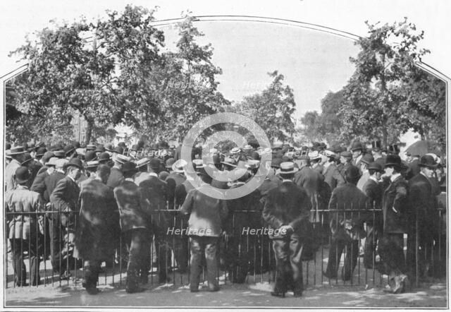 An al fresco lecture, Hyde Park, London, c1900 (1901). Artist: Unknown.