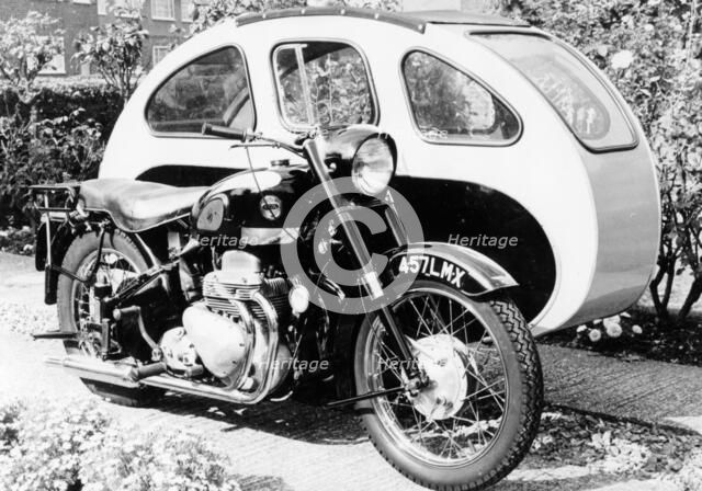 An Ariel Square 4 1000cc, with a large sidecar, c1952. Artist: Unknown