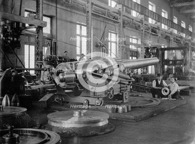 An assembled gun, Washington Navy Yard, between 1890 and 1901. Creator: Unknown.