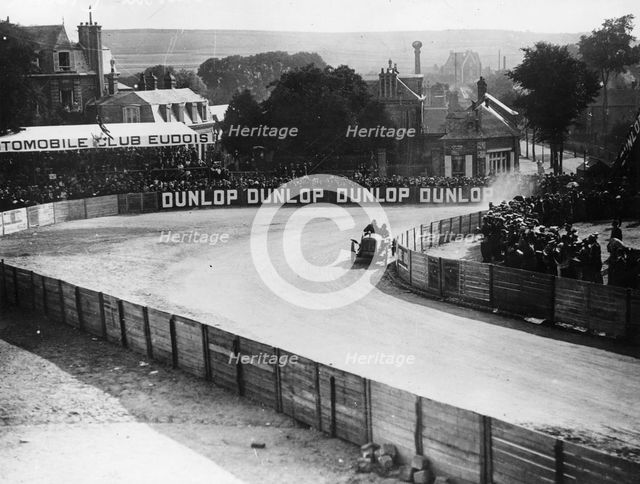 An Austin 100hp car taking a bend, French Grand Prix, Dieppe, 1908. Artist: Unknown