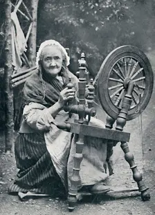 An old Irish woman at her spinning-wheel, 1912. Artist: W Lawrence