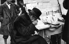 An old purchaser of stamps, Paris, 1931.Artist: Ernest Flammarion