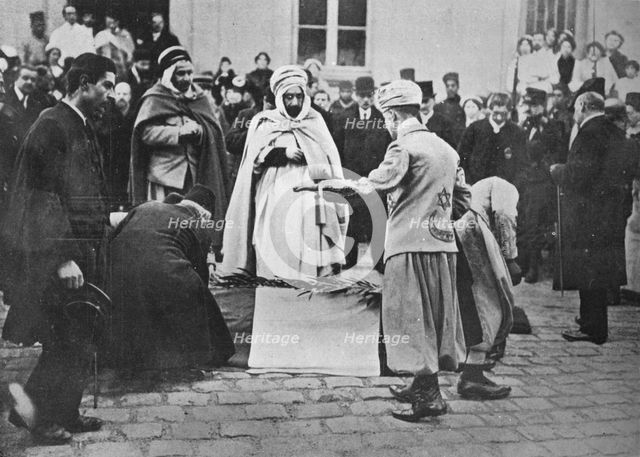 'An unusual sight in Paris', 1914. Artist: Unknown.