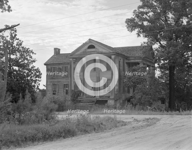 Antebellum plantation, Greene County, Georgia, 1937. Creator: Dorothea Lange.