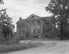 Antebellum plantation, Greene County, Georgia, 1937. Creator: Dorothea Lange