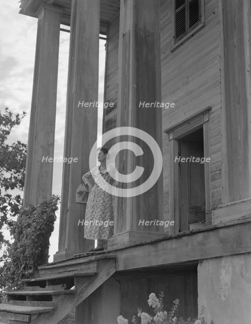 Antebellum plantation house in Greene County, Georgia, 1937. Creator: Dorothea Lange.
