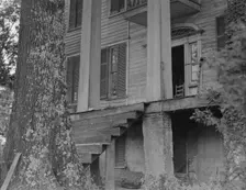 Antebellum plantation house in Greene County, Georgia, 1937. Creator: Dorothea Lange