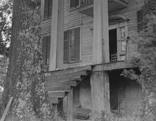 Antebellum plantation house in Greene County, Georgia, 1937. Creator: Dorothea Lange