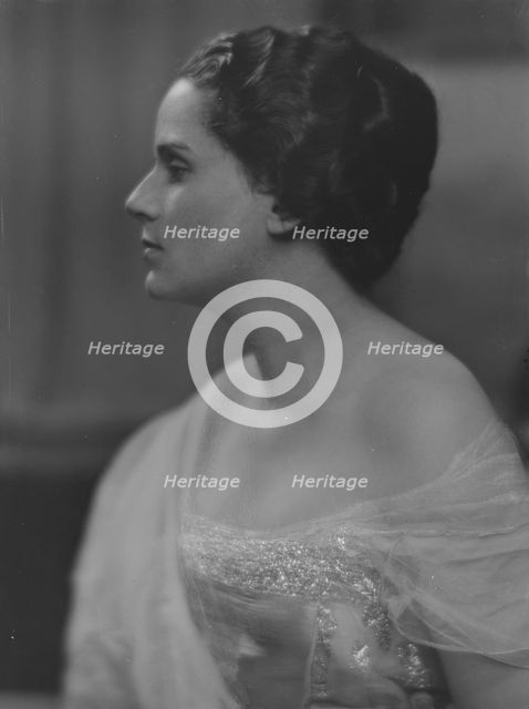 Anthony, E.C., Mrs., portrait photograph, 1916. Creator: Arnold Genthe.