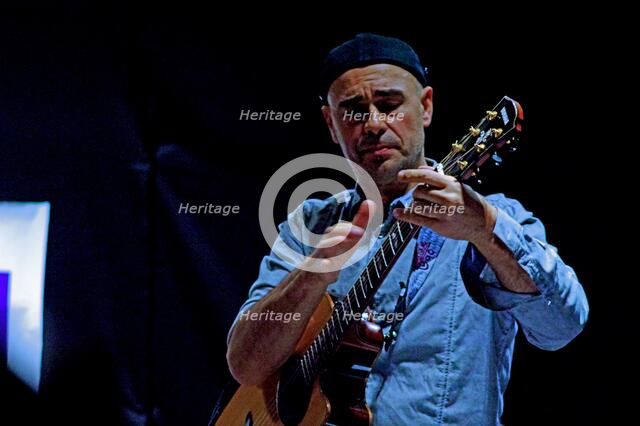 Antonio Forcione, Watermill Jazz Club, Dorking, Surrey, 2014. Artist: Brian O'Connor.