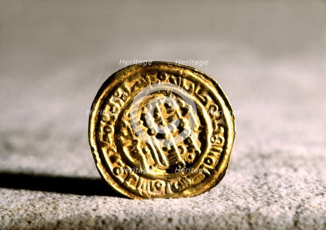Andalusian gold dinar, also called 'Mancuso', used in Catalan counties during feudal times.