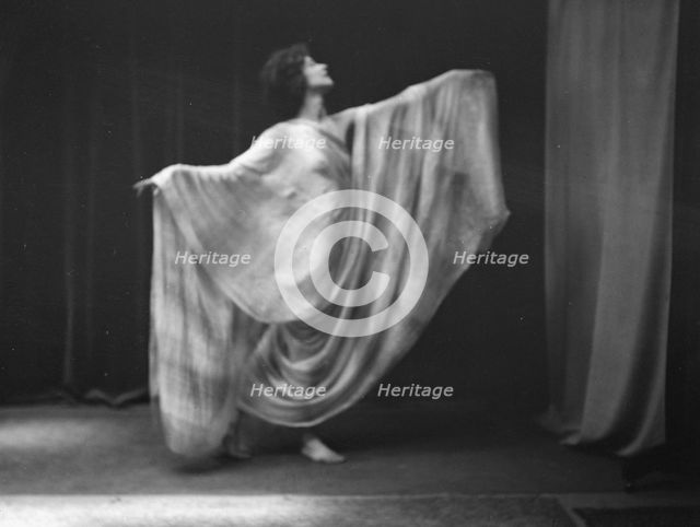 Andrews, Florence, Miss, 1918 July. Creator: Arnold Genthe.