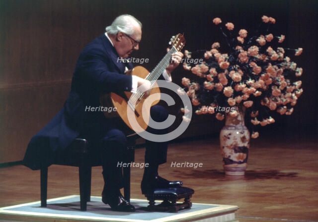 Andrés Segovia (1894-1987), Spanish concert guitar during a performance in Madrid.