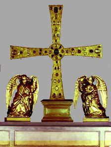 Angels Cross, year 808, it's part of the cathedral treasure preserved in the Holy Chamber of Ovie…