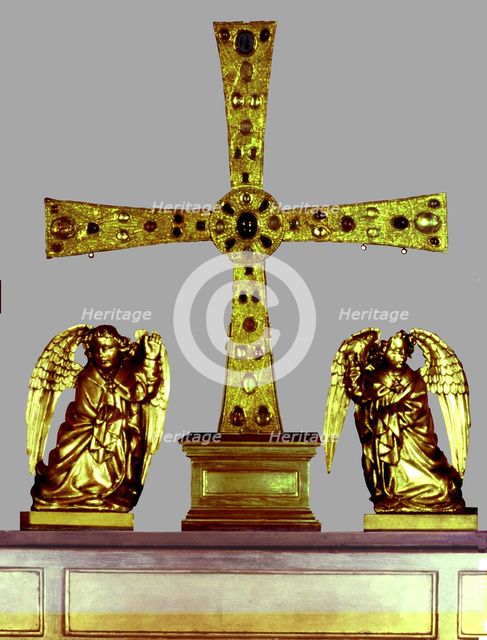 Angels Cross, year 808, it's part of the cathedral treasure preserved in the Holy Chamber of Ovie…