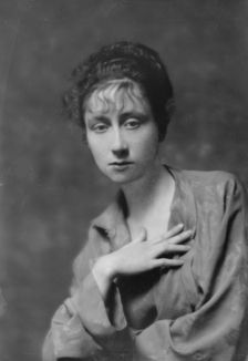 Angle, F., Miss, portrait photograph, 1916 Apr. 28. Creator: Arnold Genthe