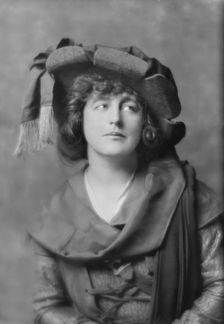 Anglin, Margaret, Miss, in costume, between 1910 and 1925. Creator: Arnold Genthe