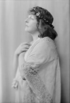Anglin, Margaret, Miss, in costume, between 1910 and 1925. Creator: Arnold Genthe