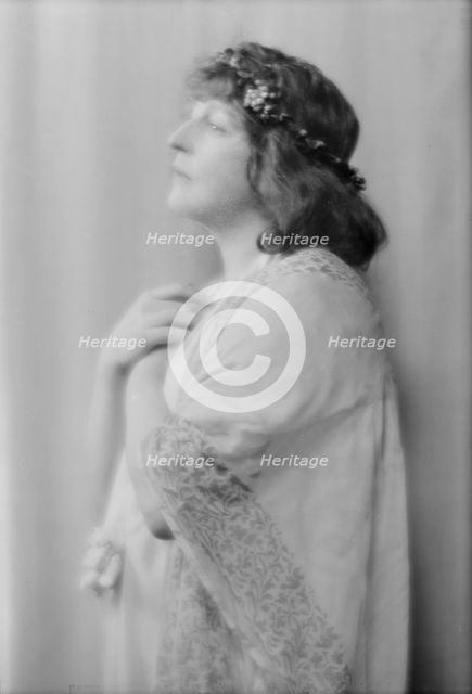 Anglin, Margaret, Miss, in costume, between 1910 and 1925. Creator: Arnold Genthe.