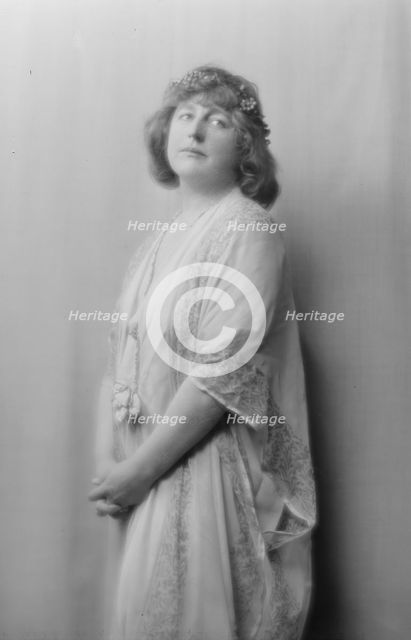 Anglin, Margaret, Miss, portrait photograph, between 1910 and 1925. Creator: Arnold Genthe.